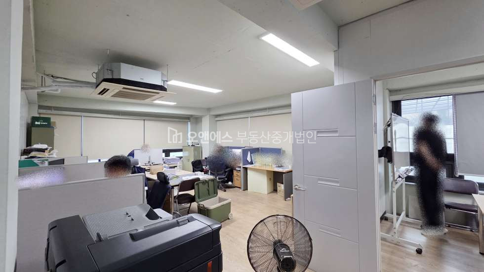 서울 용산구 한남동 유엔빌리지 초입 위치 깔끔한 사무실 월세 매물번호 15713 사진 1