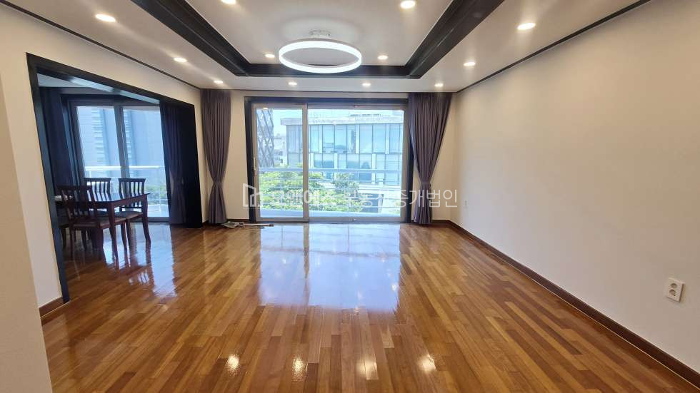 서울 용산구 한남동 723-37 한남동 올인테리어 후 첫입주 리젠시빌라 월세 매물번호 15621 사진 1
