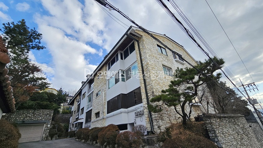서울 용산구 이태원동 262-20, 중앙하이츠빌라 제2동 제1,지하층 제102호 이태원 고급빌라 복층세대 렌트 월세 매물번호 14812 사진 1