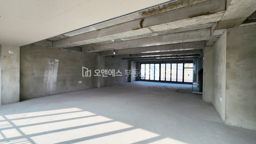서울 용산구 이태원동 전면 통창 입지적 조건 좋은 상가 사무실 월세 매물번호 13958 사진 4
