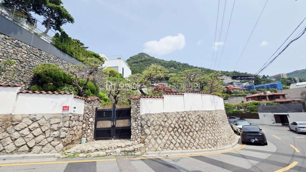 서울 종로구 평창동 2세대 분리거주 가능한 평창동 단독주택 매매 매물번호 15667 사진 1