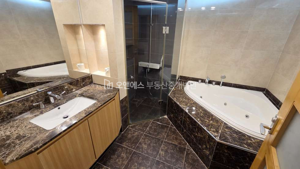 서울 용산구 한남동 653-15 (바우 하우스) 한남동 순천향대라인 바우하우스 고급빌라 렌트 월세 매물번호 15766 사진 17