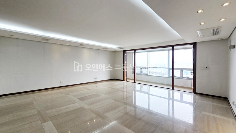 서울 용산구 이태원동 124-1 준아트빌동, 제13층 제 이태원고급아파트, 대로변 위치 주차편한 준아트빌 렌트 월세 매물번호 15803 사진 1