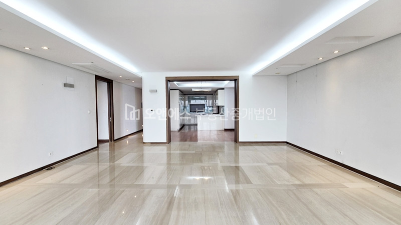 서울 용산구 이태원동 124-1 준아트빌동, 제13층 제 이태원고급아파트, 대로변 위치 주차편한 준아트빌 렌트 월세 매물번호 15803 사진 2