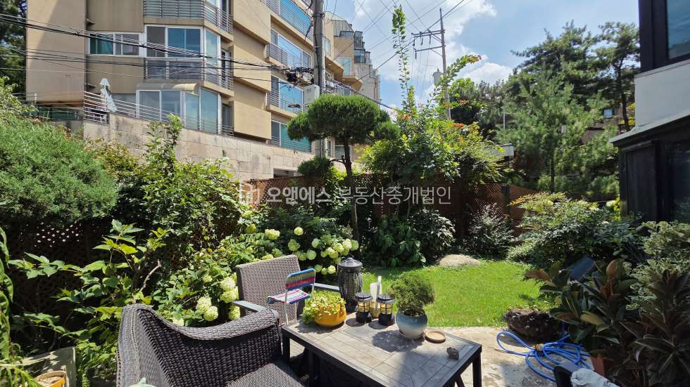 서울 용산구 한남동 312-11 (DM타운) 유엔빌리지 1층 정원세대 전세 전세 매물번호 15722 사진 1