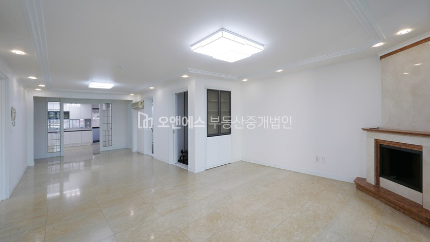 서울 용산구 한남동 유엔빌리지 수리된 화이트톤 복층빌라 전세 전세 매물번호 12707 사진 3