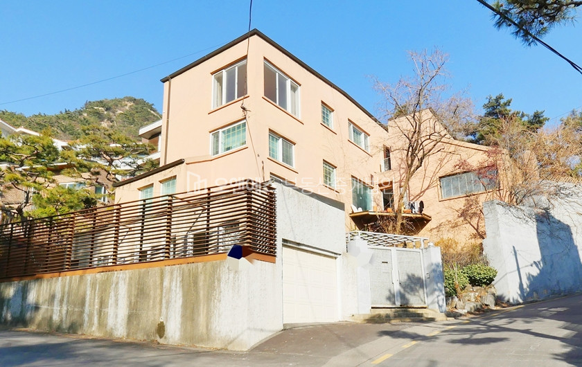 서울 종로구 평창동 숲세권 멋진 전망권을 가진 평창동 단독주택 매매 매물번호 12823 사진 1