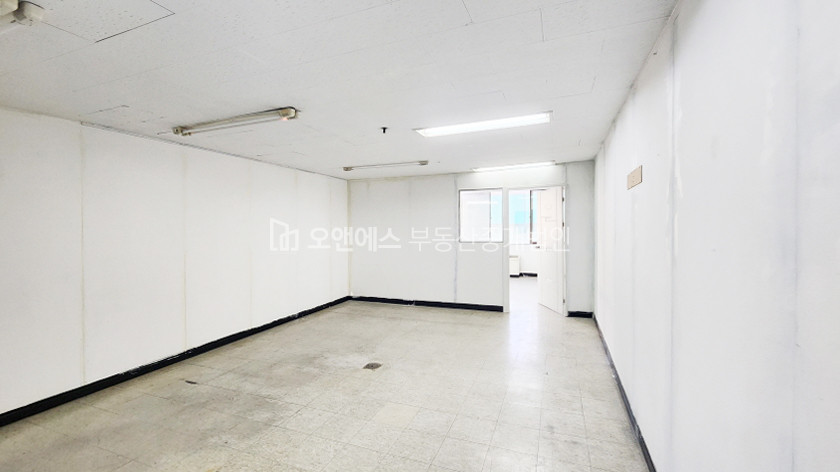 서울 중구 신당동 역세권에 위치한 관리 잘되는 대형건물 사무실 월세 매물번호 12981 사진 1